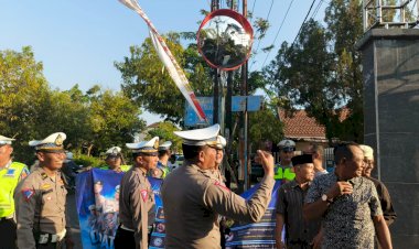 Operasi-Patuh-Semeru-2024,-Polantas-Ngawi-Pasang-Convex-Mirror